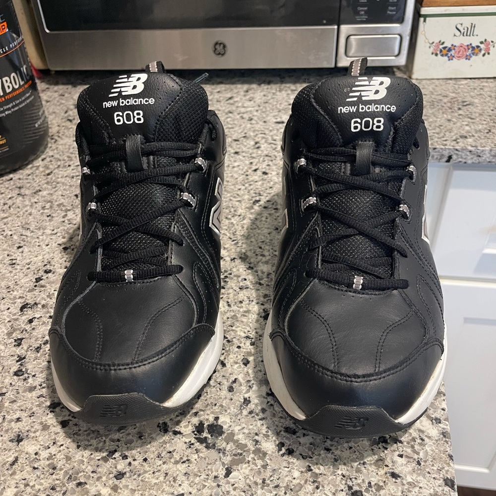 Selling “used/like new” Men’s New Balance Shoes size 13 4E.